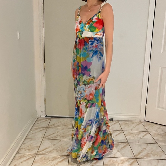 Floral dress with rhinestone detail - Picture 2 of 7